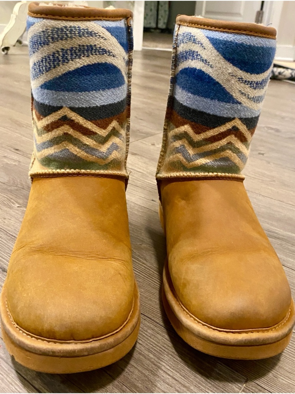 UGG Women Pendleton Chestnut Classic